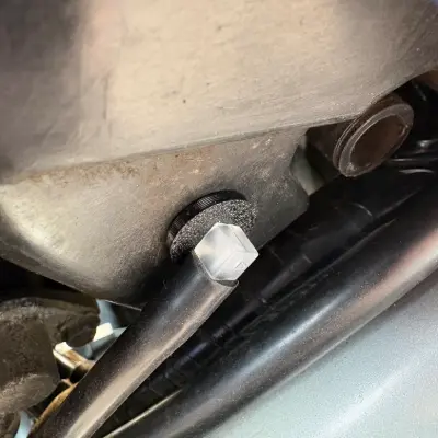 Air-box end connection of replacement ECU vacuum hose for Triumph Tiger 955i